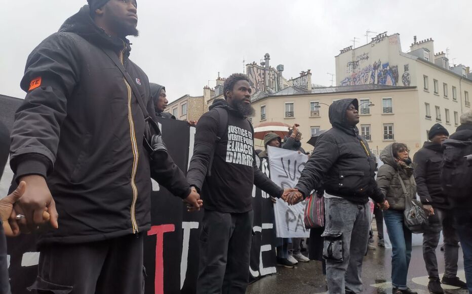 Mort d’El Hacen Diarra en garde à vue : la famille dépose une plainte pour « destruction de preuves » et demande un dépaysement de l’enquête